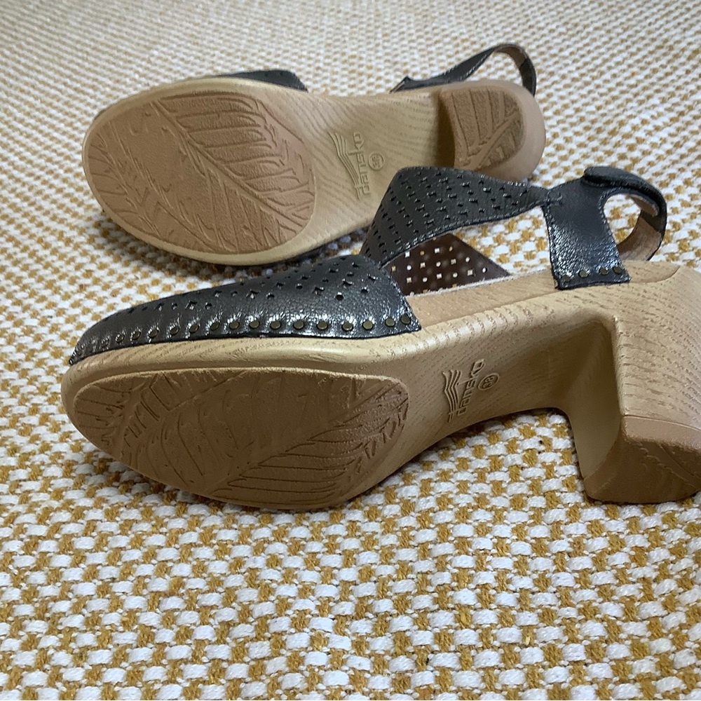 Dansko shoes Teagan - Gunmetal (silver) size 38. US 7-7.5 - Picture 13 of 14